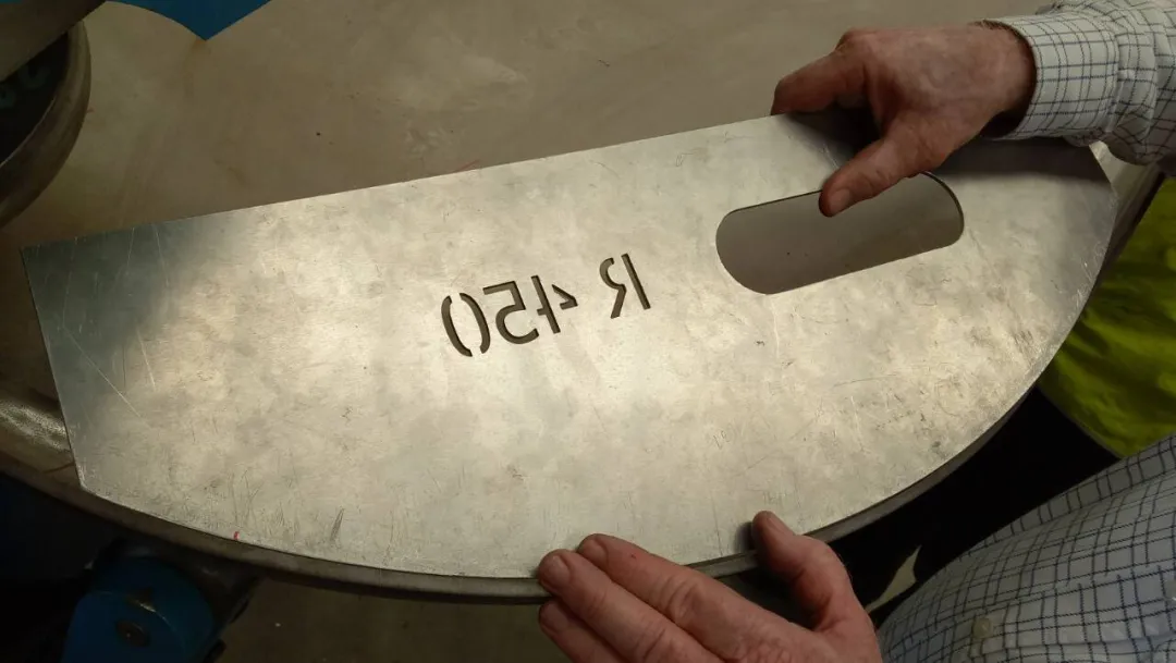 SHUIPO罐車封頭成型機(jī)—無模板封頭旋邊機(jī) SHUIPO罐車封頭成型機(jī)—無模板封頭旋邊機(jī)